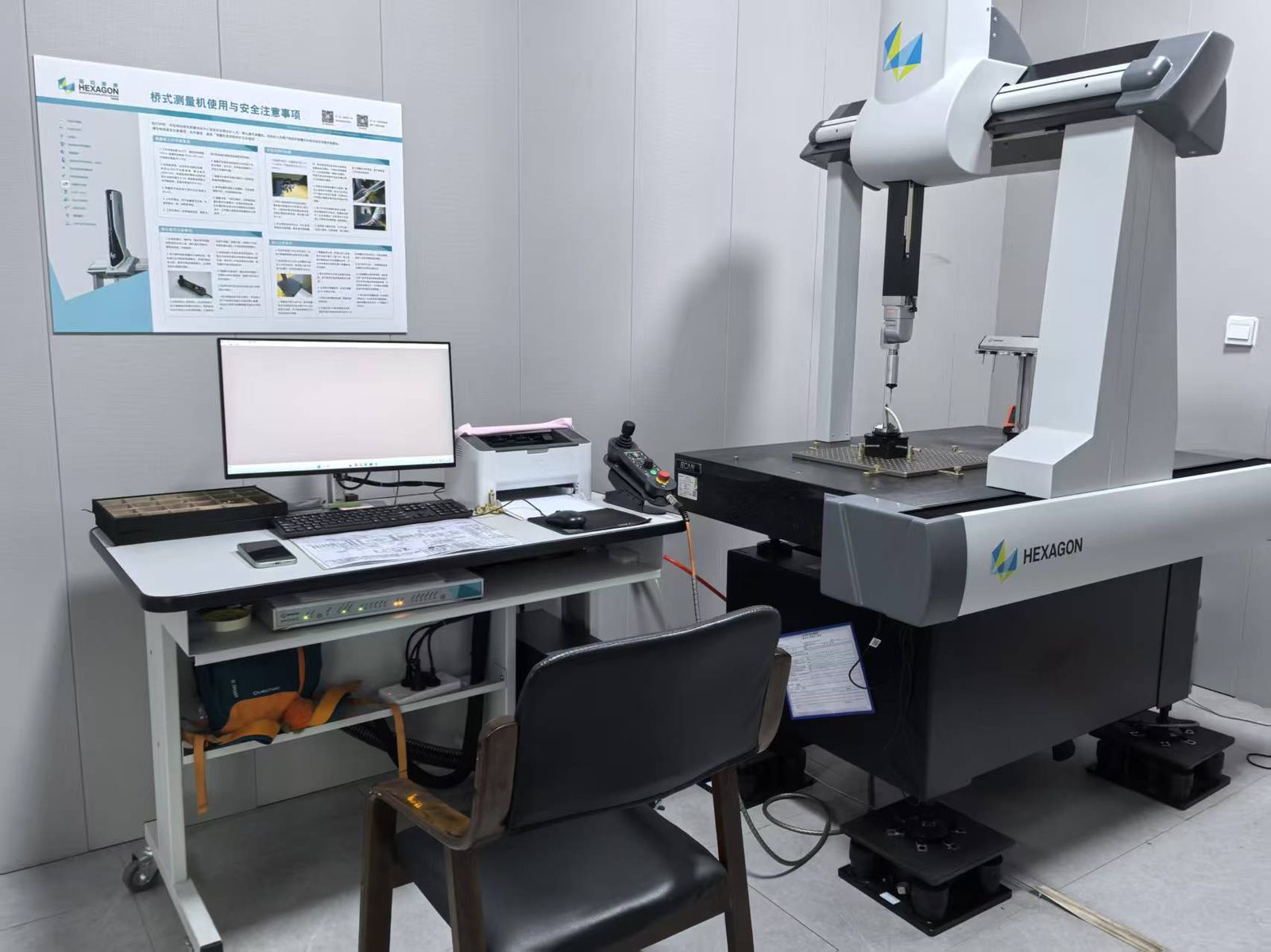 Hexagon Explorer Scan 686 coordinate measuring machine in the metrology room