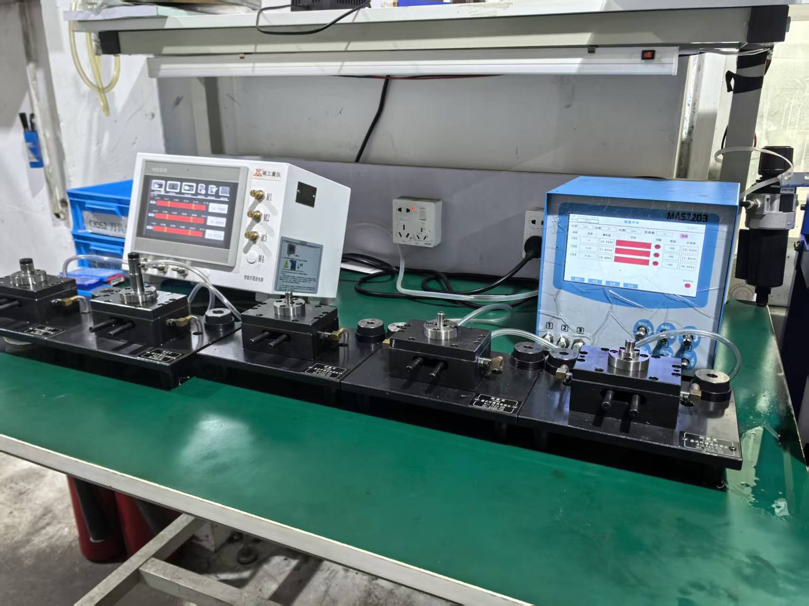 In-process pneumatic and digital gauging bench on the production floor